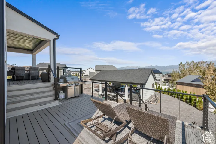 Expansive outdoor deck with composite decking and cable railings