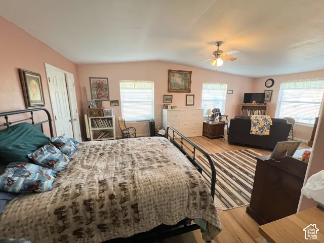 Wood-finish flooring with a ceiling fan