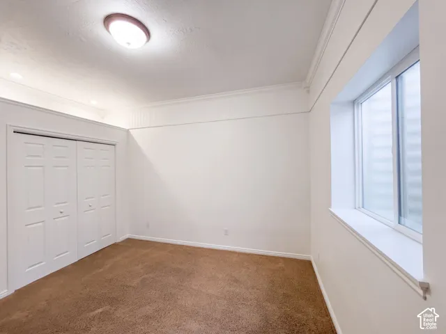 Neutral wall finishes with crown molding, recessed lighting, and a flush-mount ceiling fixture