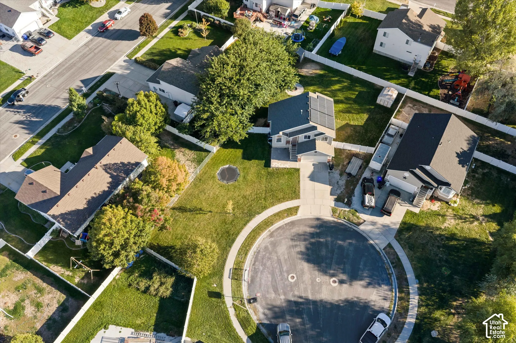 Cul-de-sac location with mature landscaping