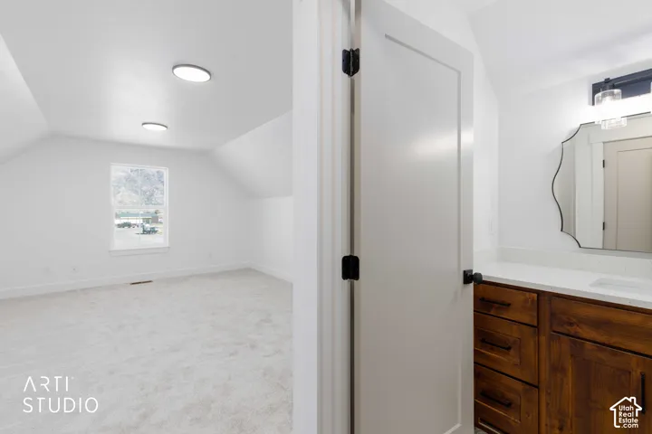 Upstairs guest ensuite