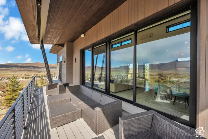 Expansive deck with composite decking and a cable railing system