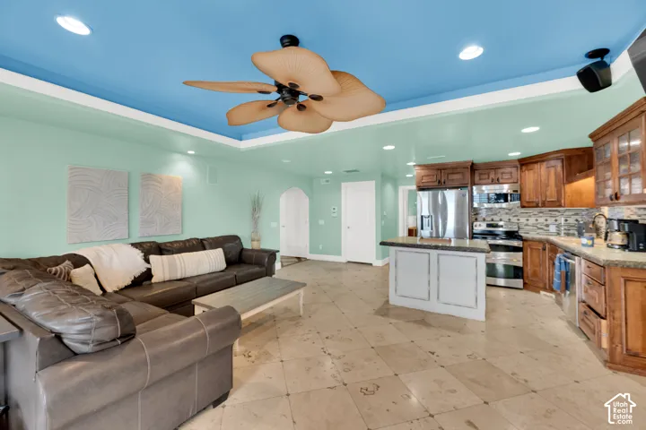 192 E Lakeside Ct, Saratoga Springs, Utah 84045