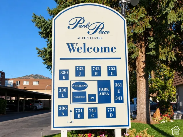 Community map showing buildings, clubhouse, spa, playground and park area