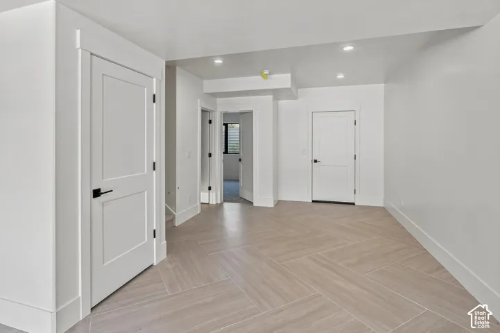 Light-toned plank flooring arranged in a herringbone pattern
