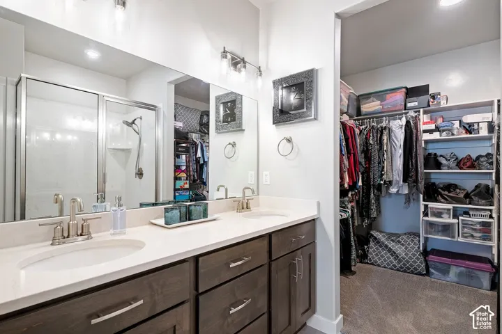 Dual vanity with undermount sinks and light-toned countertops