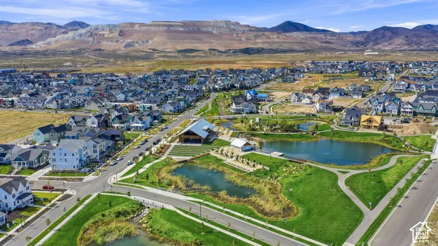 Expansive community with green and water ways