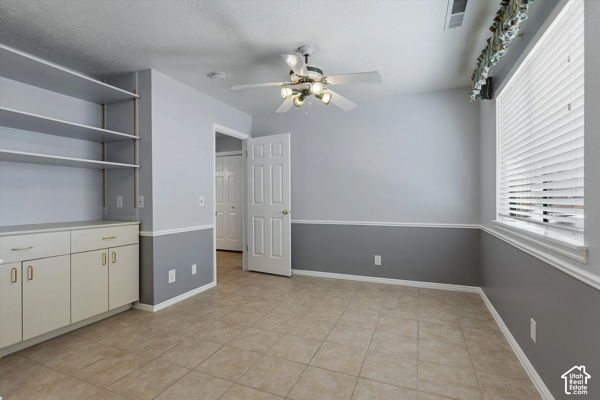 Flex Space! Dining or Family Room