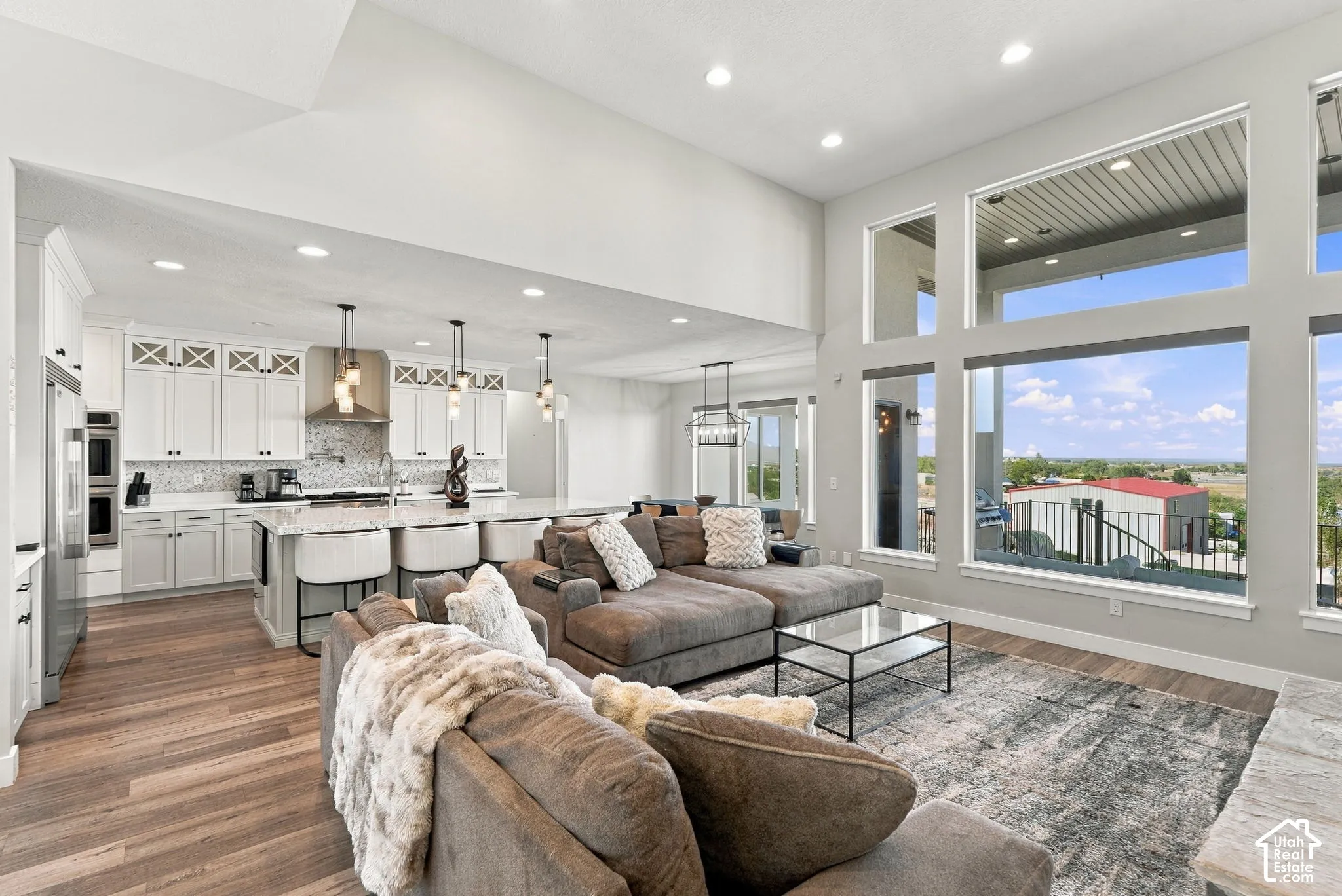 Vaulted ceilings and expansive windows