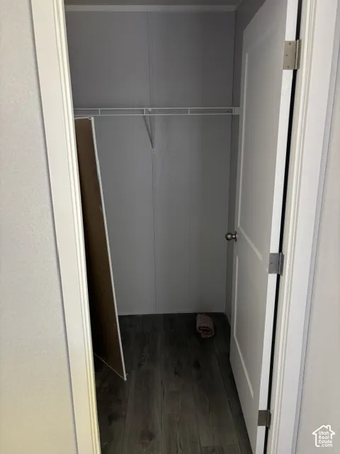 Wire shelving