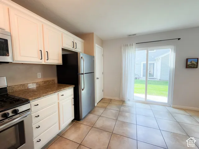 White cabinets/Black Hardware