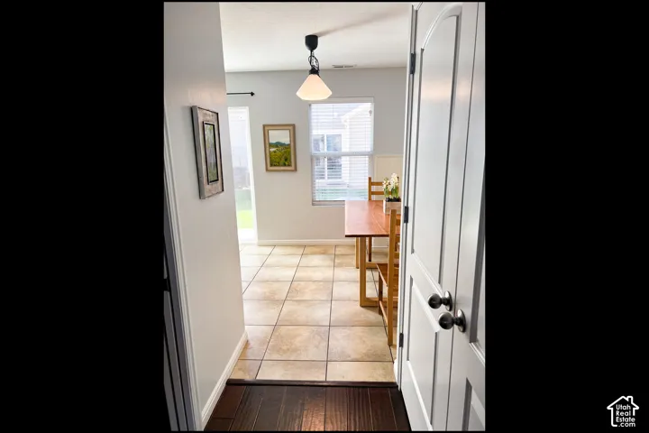 Into Dining/Kitchen