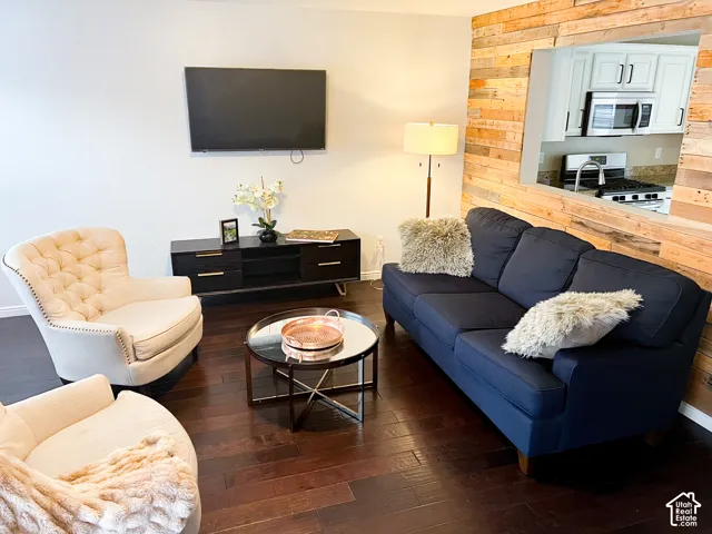 Look at those floors!
