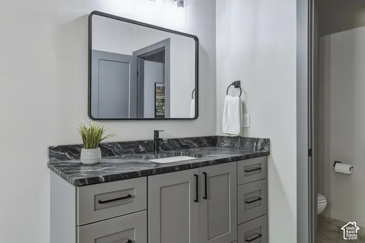 Second vanity in primary ensuite