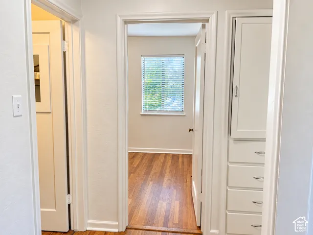 Built-in cabinetry with drawers, hardwood flooring