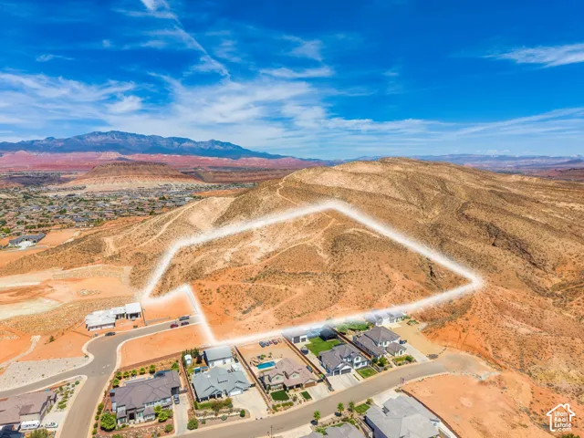 Expansive land parcel featuring desert terrain and mountainous backdrop