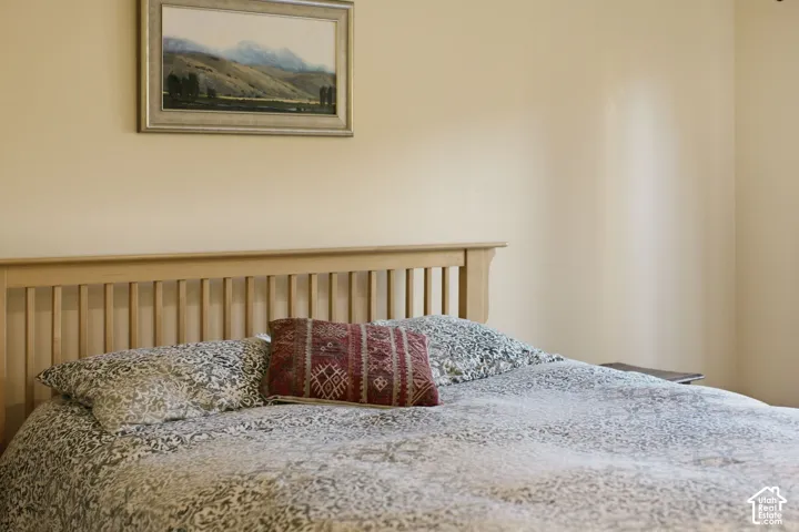 Wood headboard with vertical slat design