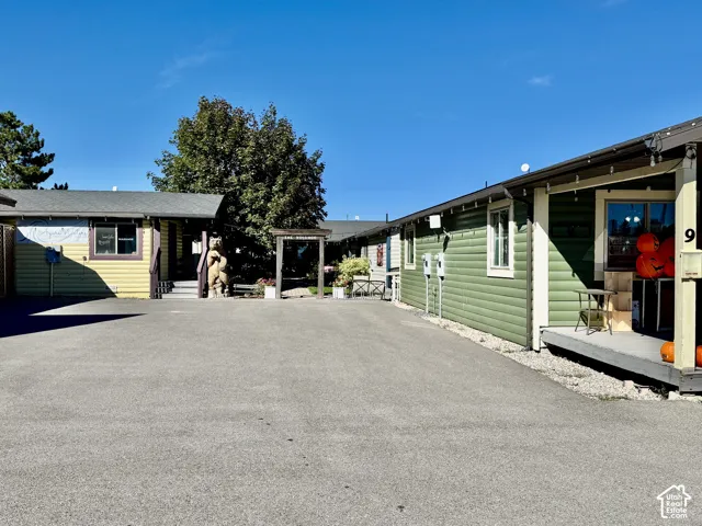 Shared parking to arched entry