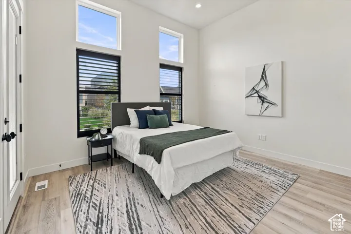 High ceilings with recessed lighting, complemented by multiple windows with integrated blinds