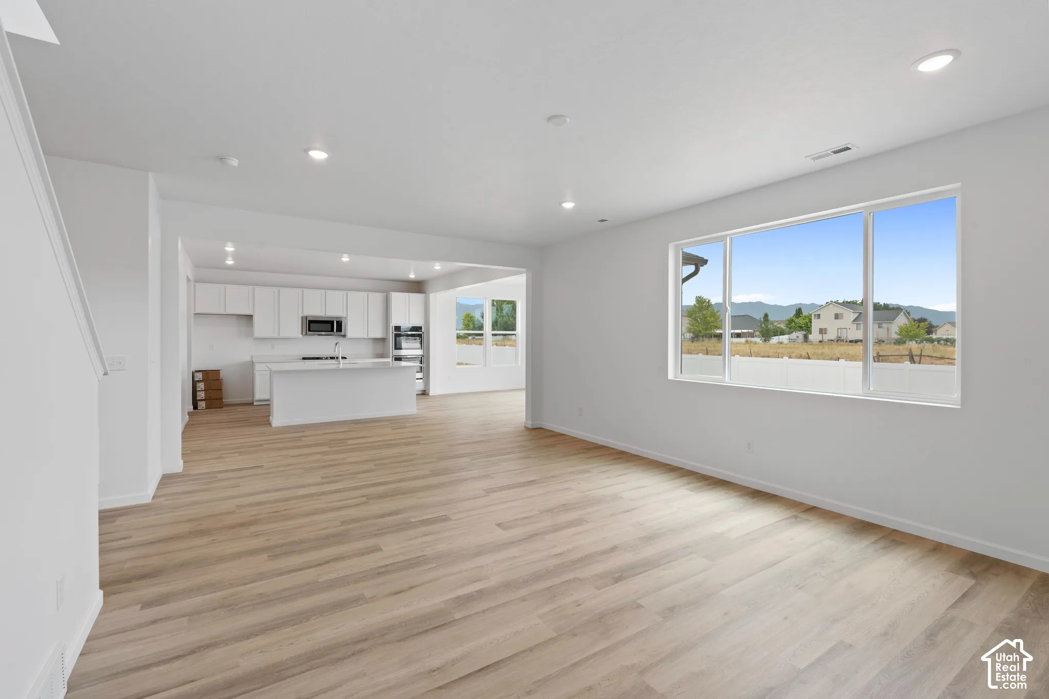 HOME TO BE BUILT! Pictures are of another similar Spec and not of this exact home. Colors and other options may vary from those seen here. Please see Sales consultant for details. Kitchen to be built with double ovens & a 5 burner gas cooktop.