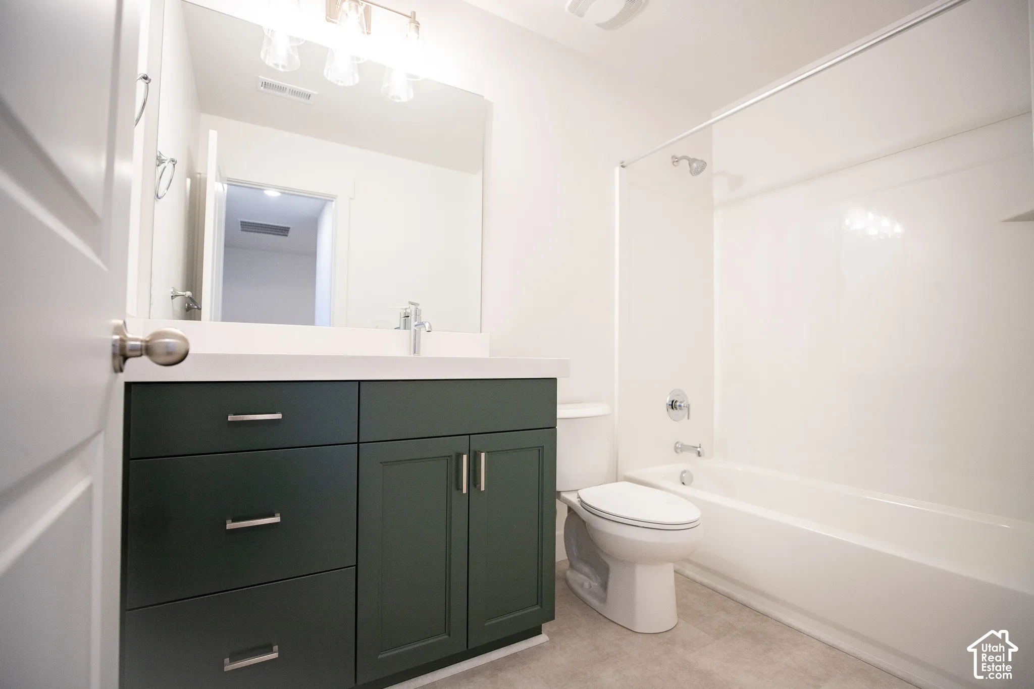 Full bath on second floor