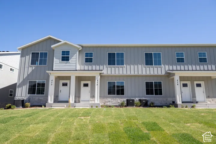 View of front of townhome