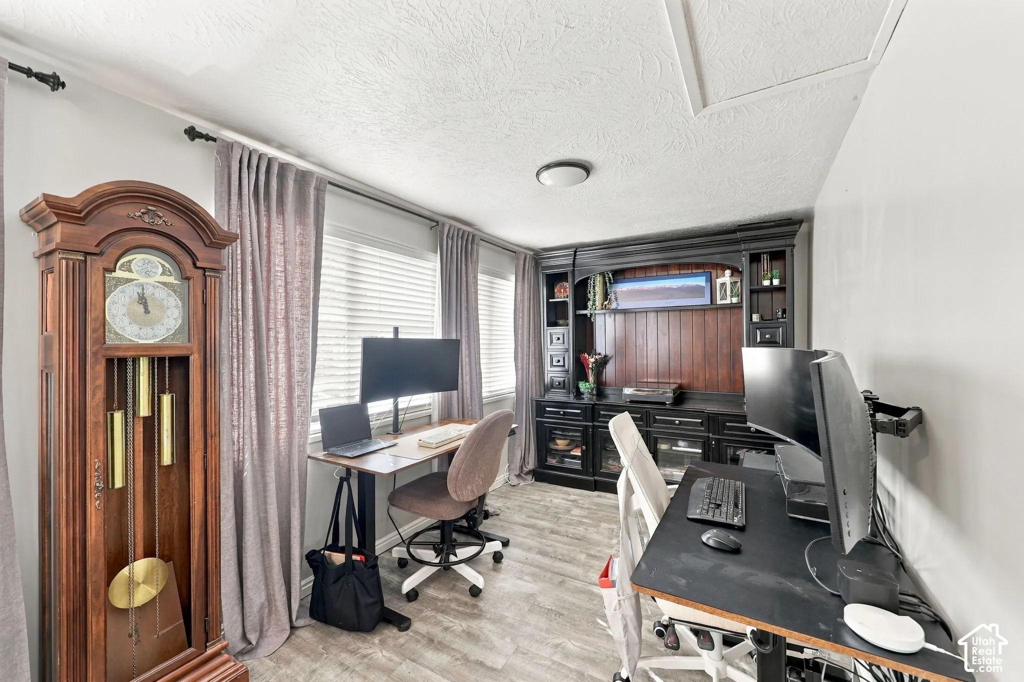 Flex space just off the kitchen