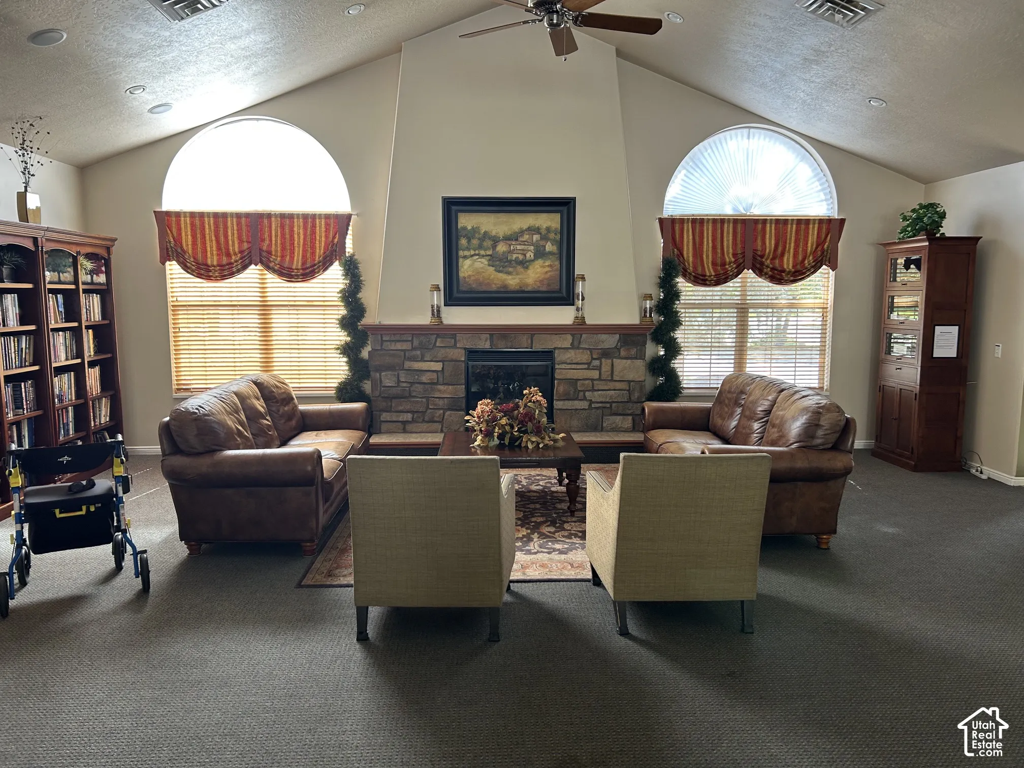 Club House - gathering area  -  Vaulted ceiling with a ceiling fan