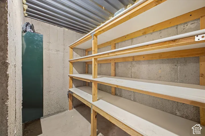 Cold storage room