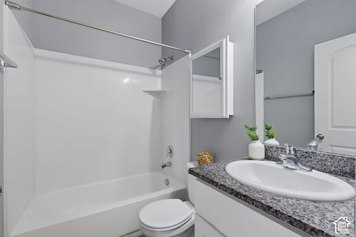 Hall bath with tub/shower combo