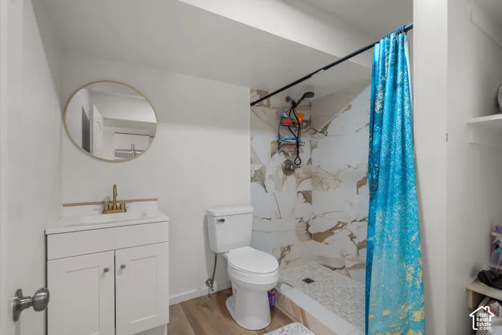 White vanity with a single basin sink and gold-tone faucet