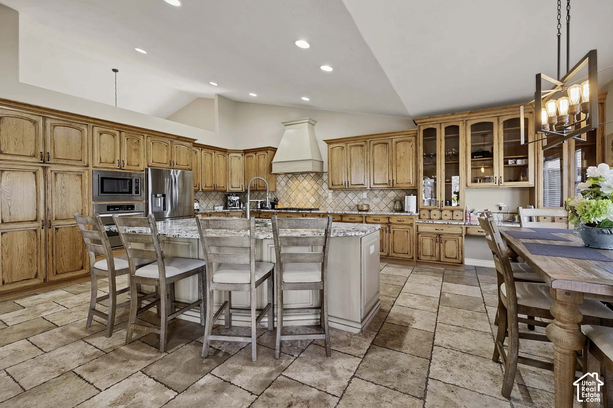 Vaulted ceiling with recessed lighting
