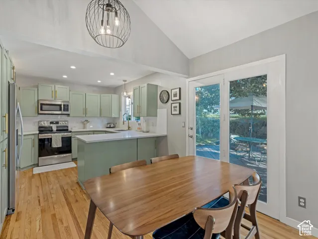 1126 E Gravel Hills Dr, Sandy, Utah 84094