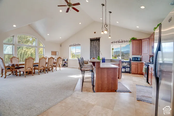Vaulted ceiling with recessed lighting and a ceiling fan