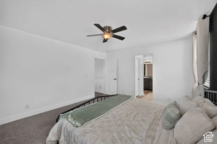 Ceiling fan with integrated lighting