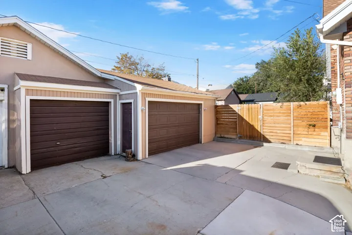 3 car garage!