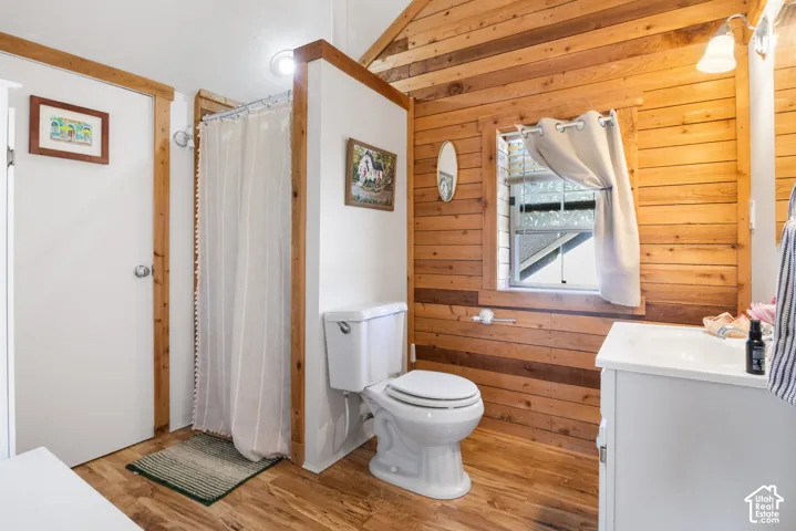 Attached primary suite 3/4 bathroom and closet space