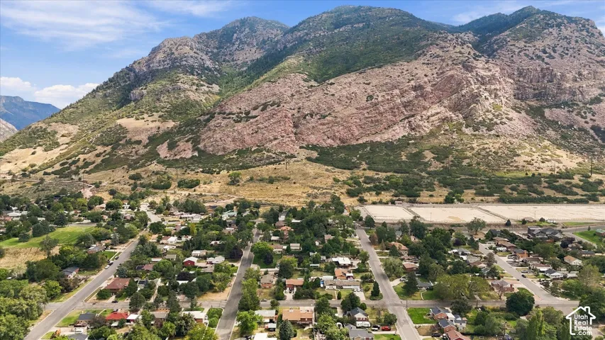 Mountain landscape with a residential area and roads