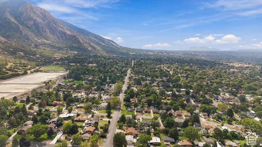 Mountain backdrop with an expansive residential area