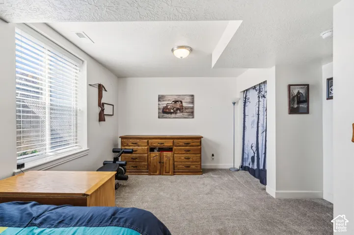Recessed window with horizontal blinds