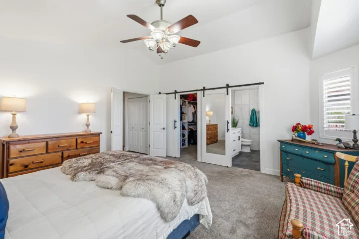 Vaulted ceiling with a ceiling fan