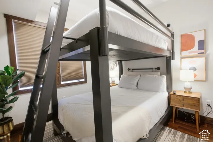 Bunk bed configuration with a full-size lower bed and a twin-size upper bed
