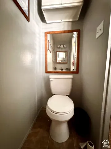 Wall-mounted overhead cabinetry