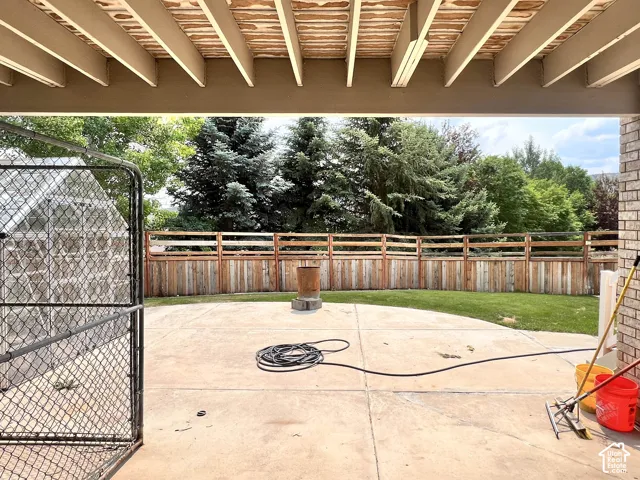 Covered patio with concrete surface