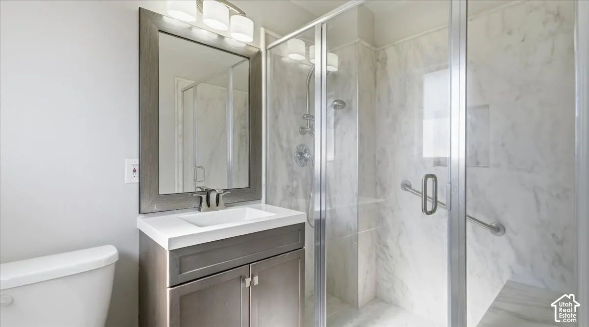 Glass-enclosed shower with a built-in bench, wall niche, and grab bar