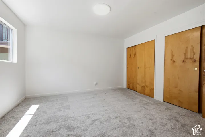 Light gray carpeting
