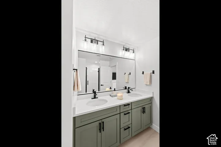 Dual vanity with white countertop, undermount sinks, and matte black faucets