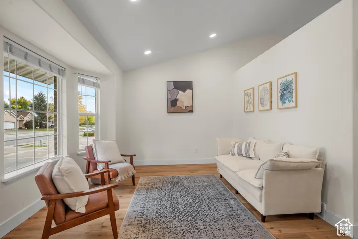 Vaulted ceiling with recessed lighting