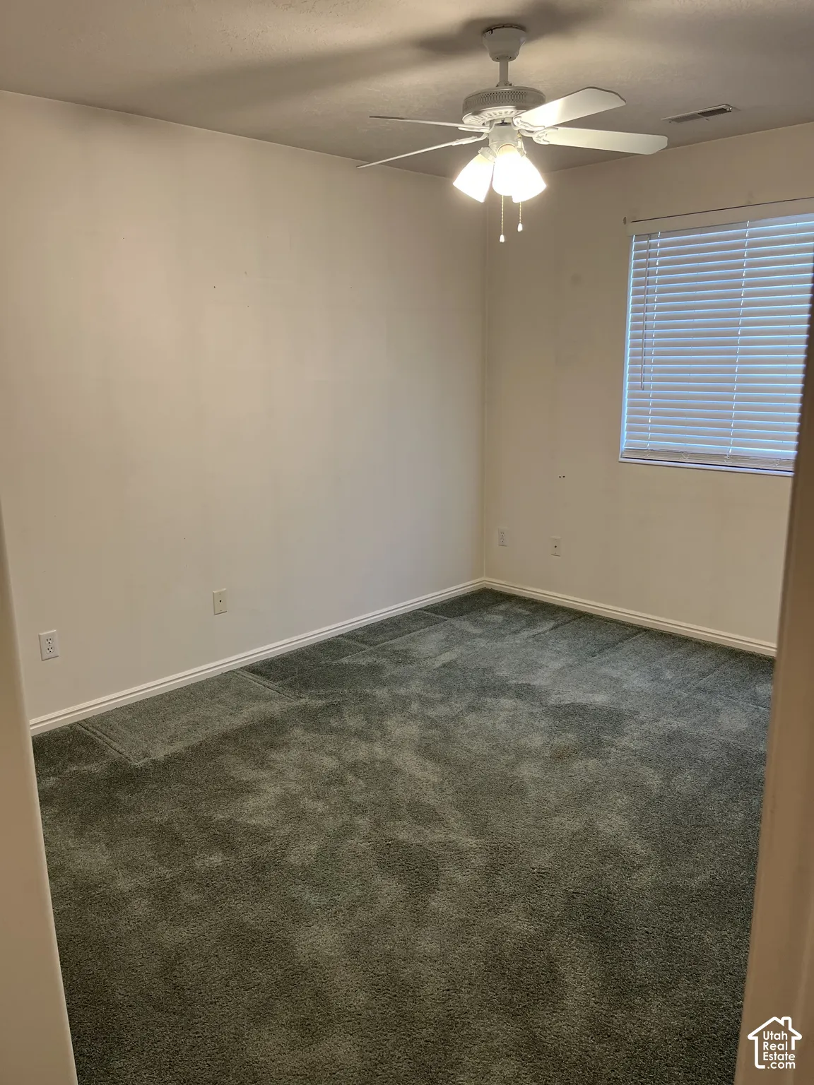 Recessed window with blinds