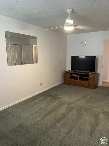 Ceiling fan with integrated lighting